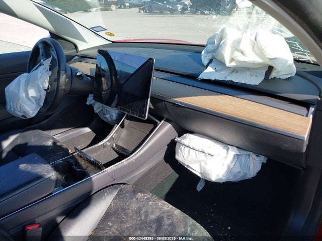 2019 TESLA MODEL 3 5YJ3E1EB5KF389804 Photo 4