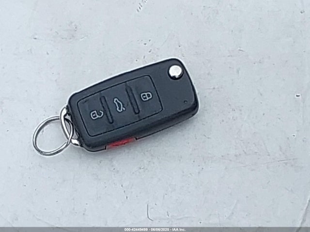 WVGBV7AX0GW581209 Volkswagen 2016