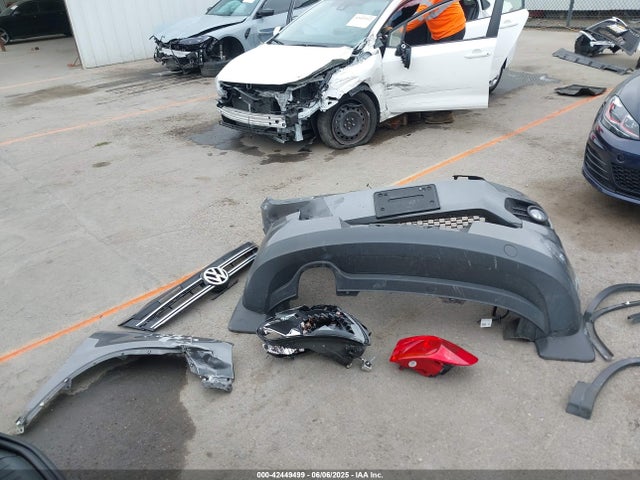 WVGBV7AX0GW581209 Volkswagen 2016