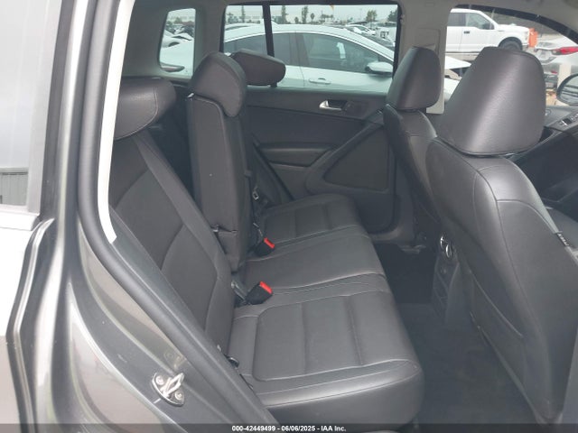 WVGBV7AX0GW581209 Volkswagen 2016