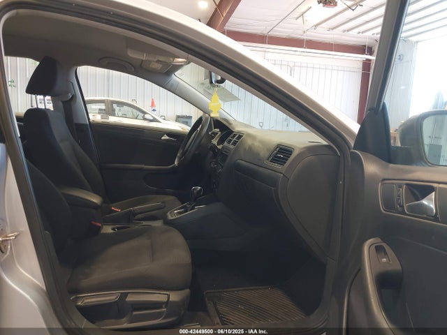 3VW2K7AJ0FM408987 Volkswagen 2015