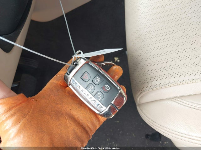 2016 JAGUAR XF SAJBK4BV2GCY19895 Photo 10