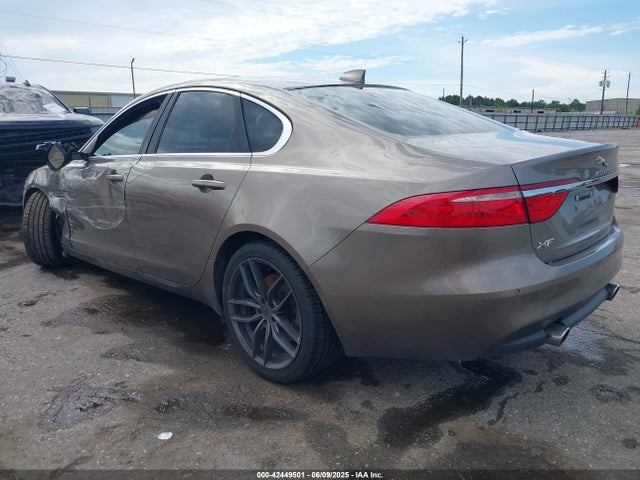 2016 JAGUAR XF SAJBK4BV2GCY19895 Photo 2