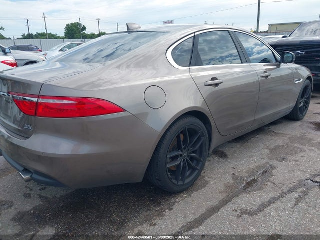 2016 JAGUAR XF SAJBK4BV2GCY19895 Photo 3