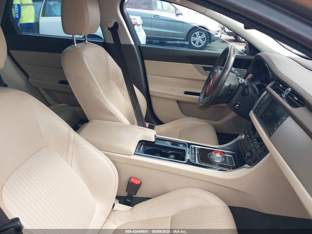 2016 JAGUAR XF SAJBK4BV2GCY19895 Photo 4