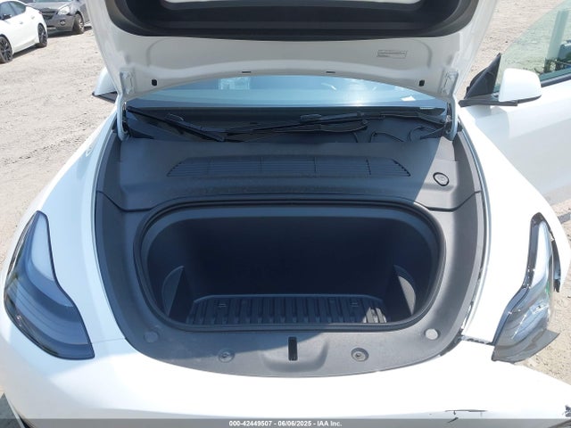 2024 TESLA MODEL Y 7SAYGDEE1RF185655 Photo 9