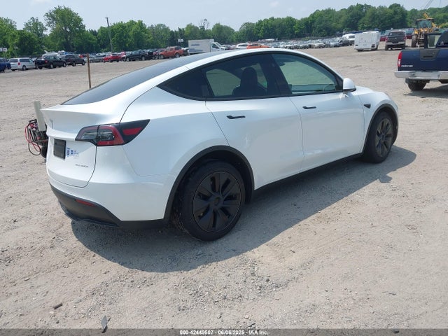 2024 TESLA MODEL Y 7SAYGDEE1RF185655 Photo 3