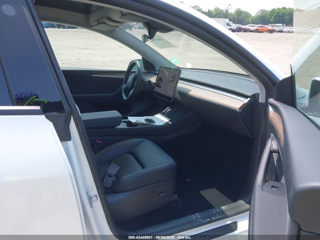 2024 TESLA MODEL Y 7SAYGDEE1RF185655 Photo 4
