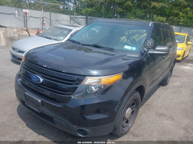 Ford Police Interceptor 2015 1FM5K8AR8FGC66681 Image 2