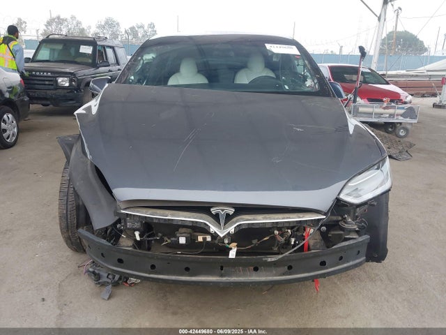5YJXCDE23LF270272 Tesla 2020