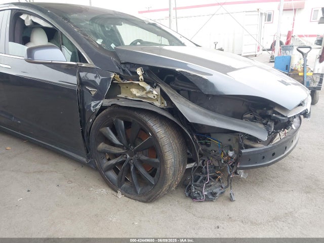 5YJXCDE23LF270272 Tesla 2020