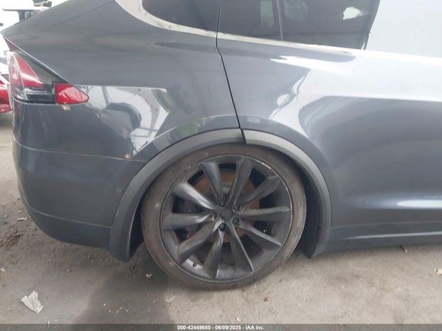 5YJXCDE23LF270272 Tesla 2020