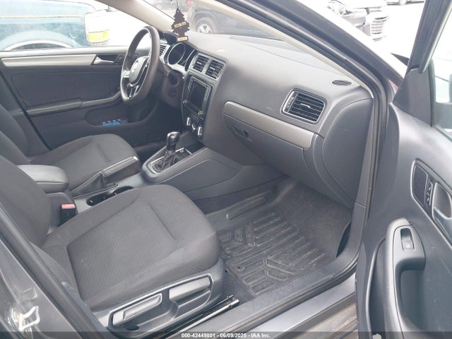 3VWD67AJ7GM221048 Volkswagen Jetta