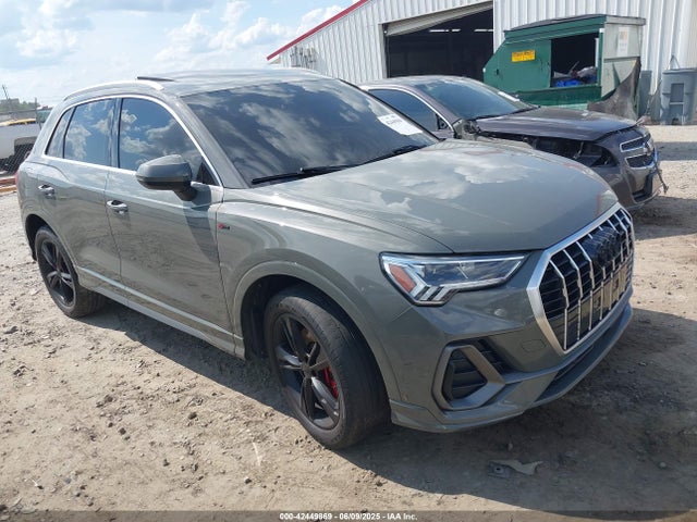 2019 AUDI Q3 WA1EECF32K1083805 Photo 0