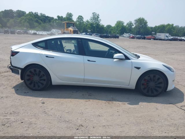 5YJ3E1ECXNF335833 Tesla 2022
