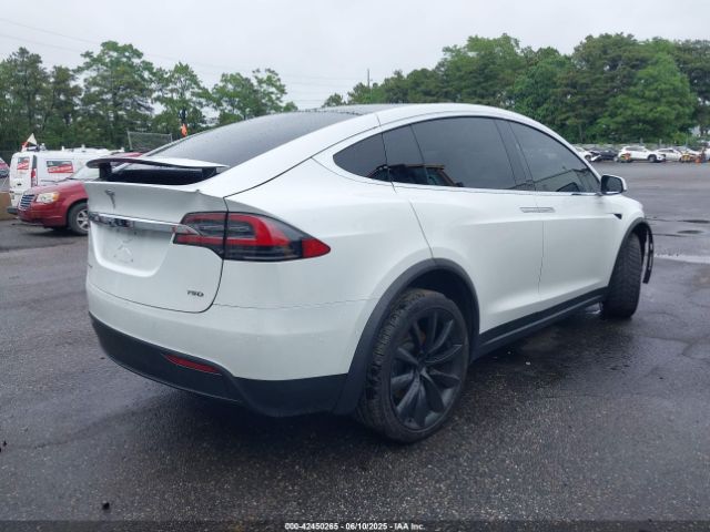 2018 TESLA MODEL X 5YJXCBE21JF141187 Photo 3