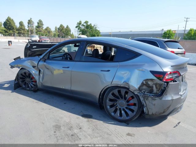 2024 TESLA MODEL Y 7SAYGDEF6RF121667 Photo 2