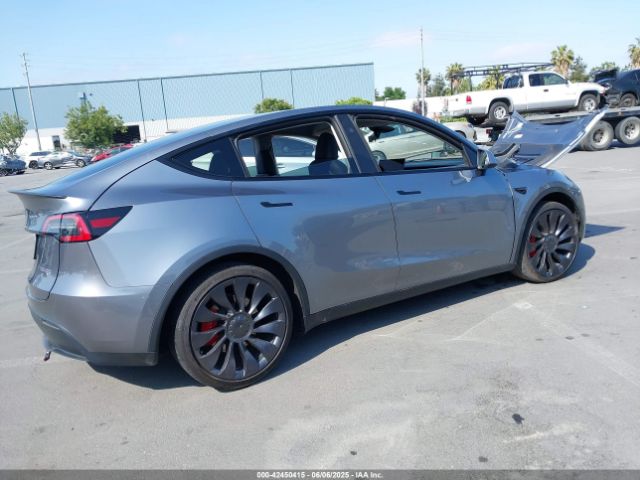 2024 TESLA MODEL Y 7SAYGDEF6RF121667 Photo 3