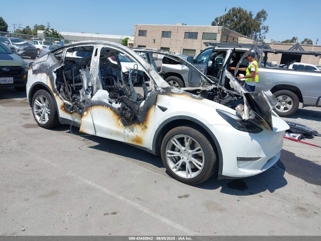 2022 TESLA MODEL Y 7SAYGDEE8NF543277 Photo 0