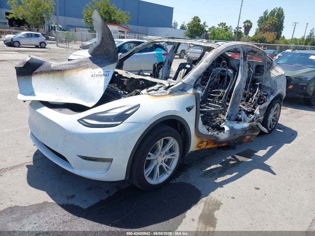 2022 TESLA MODEL Y 7SAYGDEE8NF543277 Photo 1