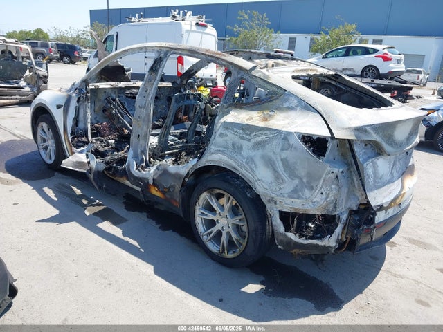 2022 TESLA MODEL Y 7SAYGDEE8NF543277 Photo 2