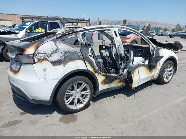 2022 TESLA MODEL Y 7SAYGDEE8NF543277 Photo 3