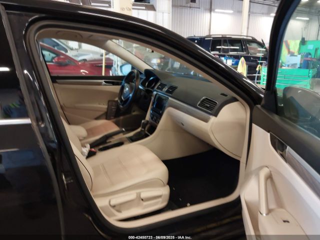 2017 VOLKSWAGEN PASSAT 1VWBT7A30HC019849 Photo 4
