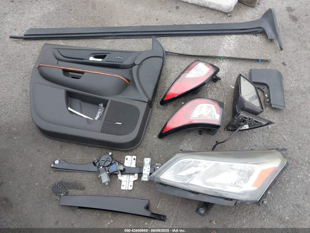 1GNKRJKD8EJ125244 Chevrolet llt
