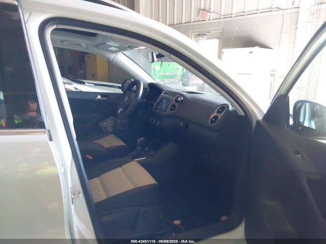 WVGBV7AX5GW584476 Volkswagen 2016