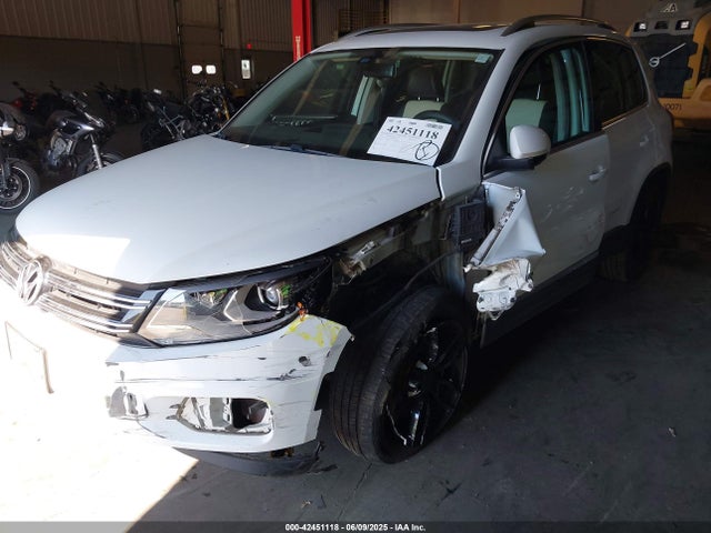 WVGBV7AX5GW584476 Volkswagen 2016
