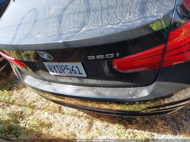 BMW 320i 2018 WBA8A9C50JAH12595 Image 17
