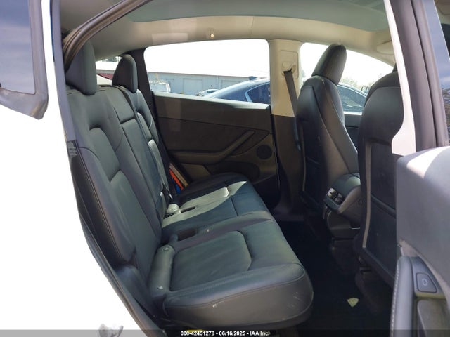 7SAYGDEF9NF400265 Tesla 2022
