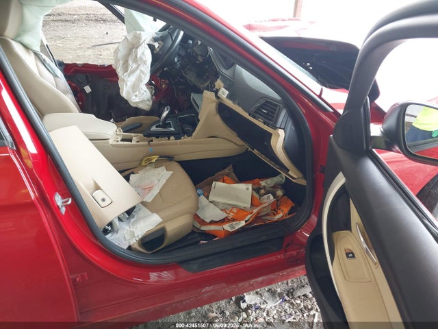 WBA8E1G30HNU17639 BMW 320i