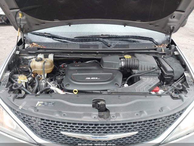 Chrysler Pacifica Touring L 2018 2C4RC1BG0JR142225 Image 10