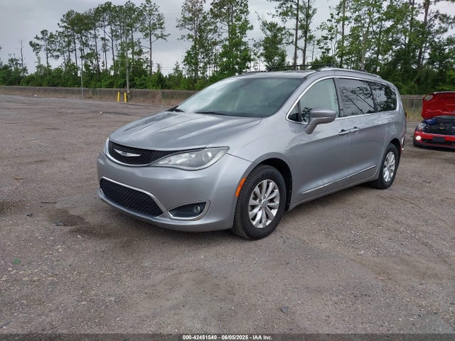 Chrysler Pacifica Touring L 2018 2C4RC1BG0JR142225 Image 2