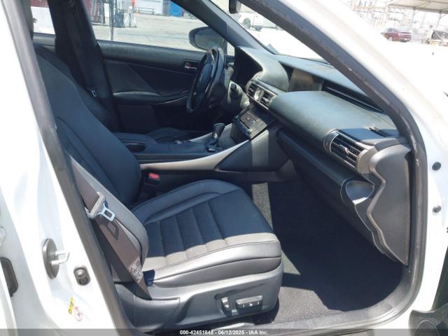 2016 LEXUS IS 200T JTHBA1D25G5021588 Photo 4