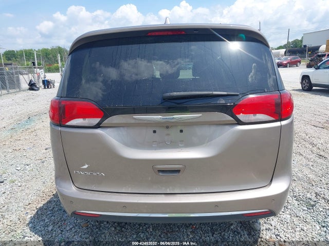 Chrysler Pacifica Touring-l 2017 2C4RC1BG9HR668654 Image 17