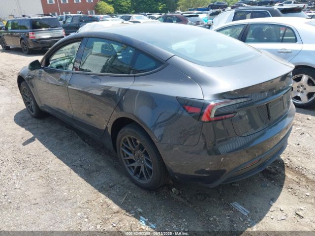 2025 TESLA MODEL 3 5YJ3E1EBXSF890929 Photo 2