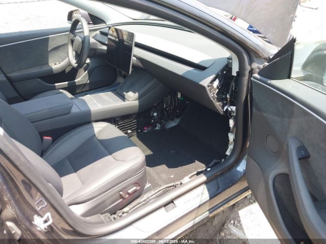 2025 TESLA MODEL 3 5YJ3E1EBXSF890929 Photo 4