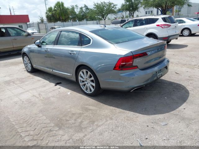 2018 VOLVO S90 LVY992ML9JP008239 Photo 2