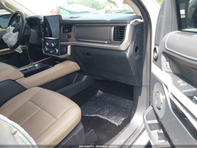 1FMJU1HT0NEA10739 Ford Expedition Xlt