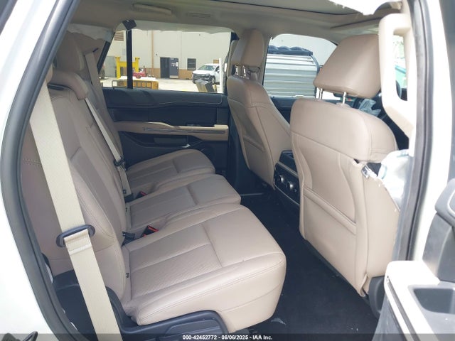 1FMJU1HT0NEA10739 Ford Expedition Xlt