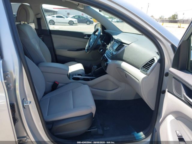 KM8J23A45HU541269 Hyundai TUCSON SE