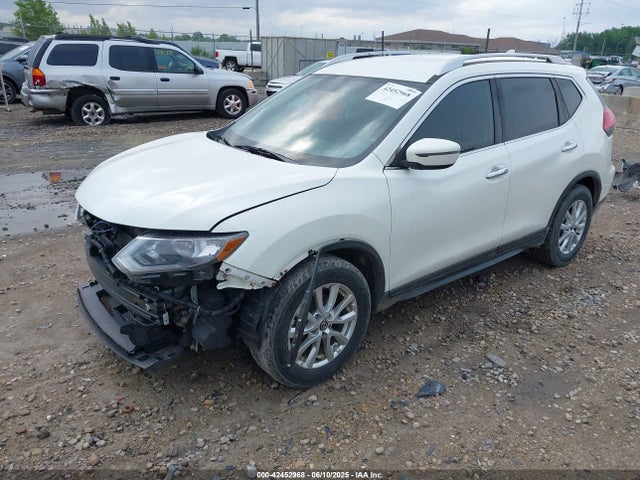 Nissan 2017 2017 JN8AT2MT9HW384613 Image 2