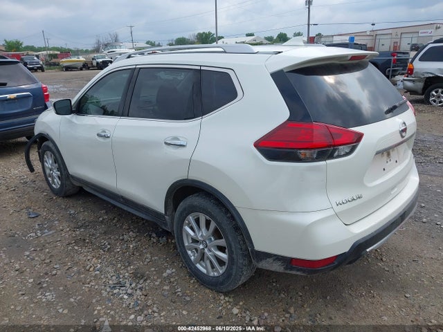 Nissan 2017 2017 JN8AT2MT9HW384613 Image 3