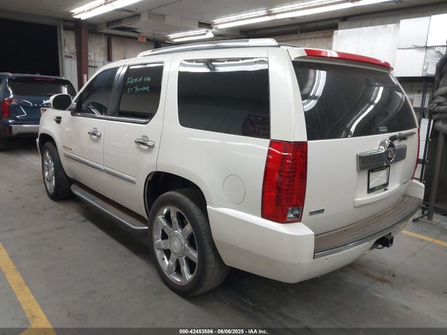 2011 CADILLAC ESCALADE 1GYS3AEF4BR160457 Photo 2