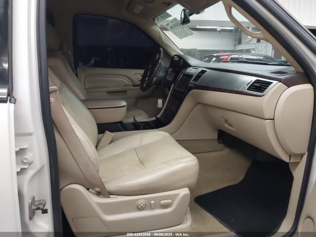 2011 CADILLAC ESCALADE 1GYS3AEF4BR160457 Photo 4