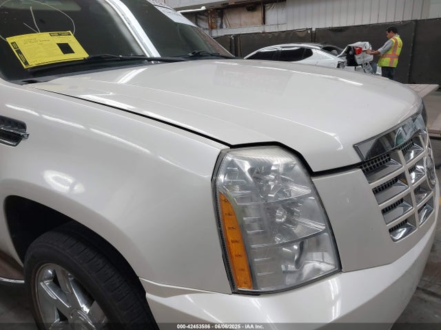 2011 CADILLAC ESCALADE 1GYS3AEF4BR160457 Photo 5