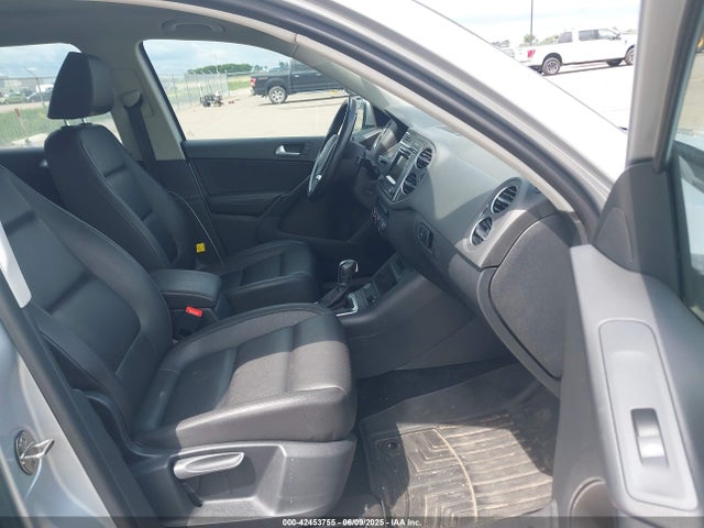WVGBV7AX2GW016234 Volkswagen Tiguan