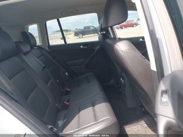 WVGBV7AX2GW016234 Volkswagen Tiguan